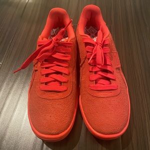 PUMA red low top Ladies size 9 rose design never worn